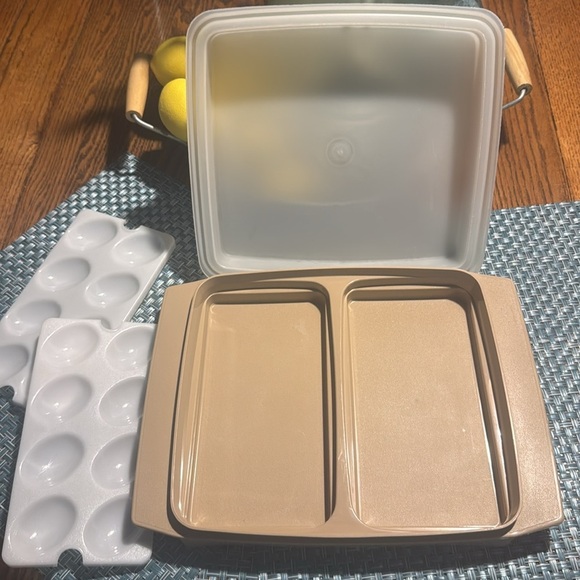 Vintage Tupperware Egg Storage Container - Picture 4 of 4